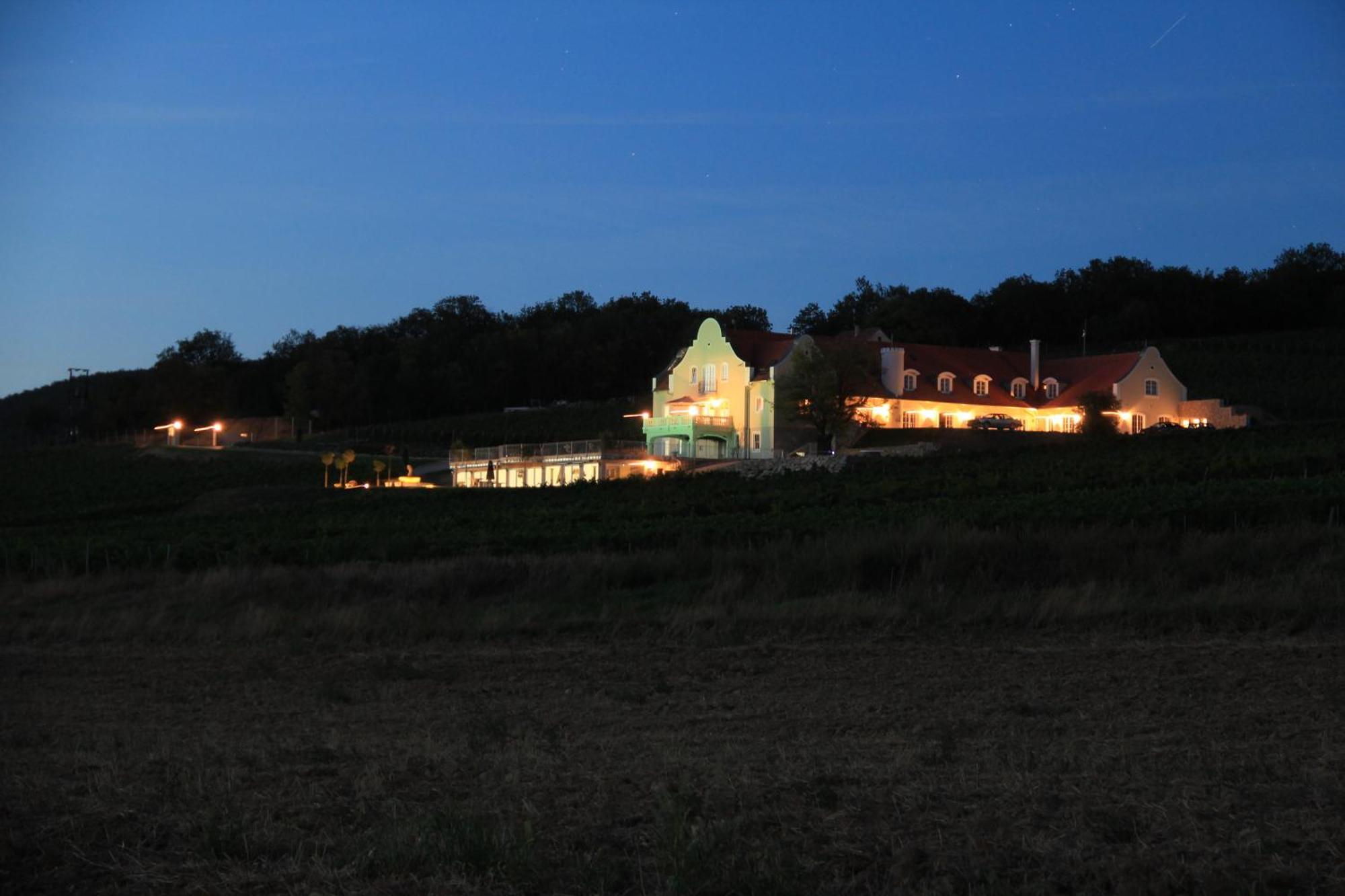 Liszkay Borkuria Hotel Monoszlo Exterior photo